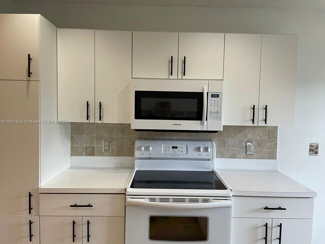 Building Photo - 16318 Malibu Dr
