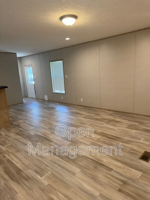 Foto del edificio - 2710 N Farm Rd 137