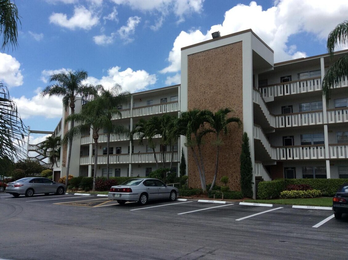 3025 Hythe B, Boca Raton, FL 33434 Condo for Rent in Boca Raton, FL