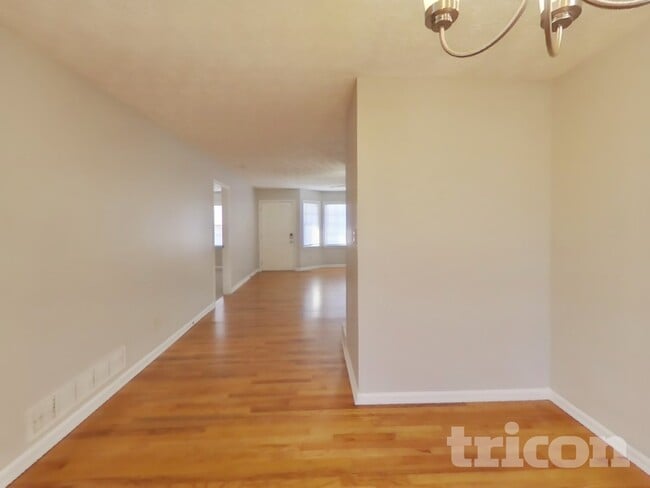 Building Photo - 15 Gregory Ln