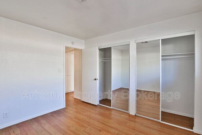 Building Photo - 1702 W Vogel Ave