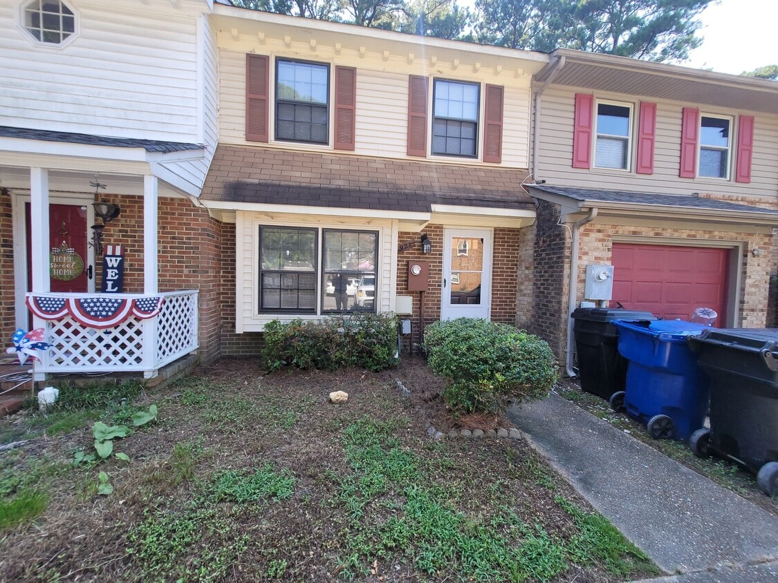 Primary Photo - 921 Wildwood Square Ct