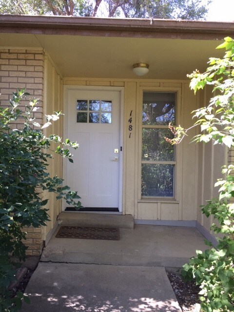 Primary Photo - BOULDER CHARMER 3 Bed, 2 Bath - Available ...