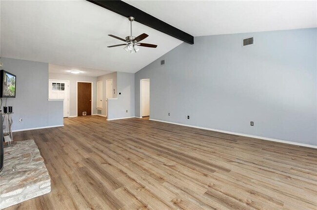 Foto del edificio - 13101 Silver Creek Dr