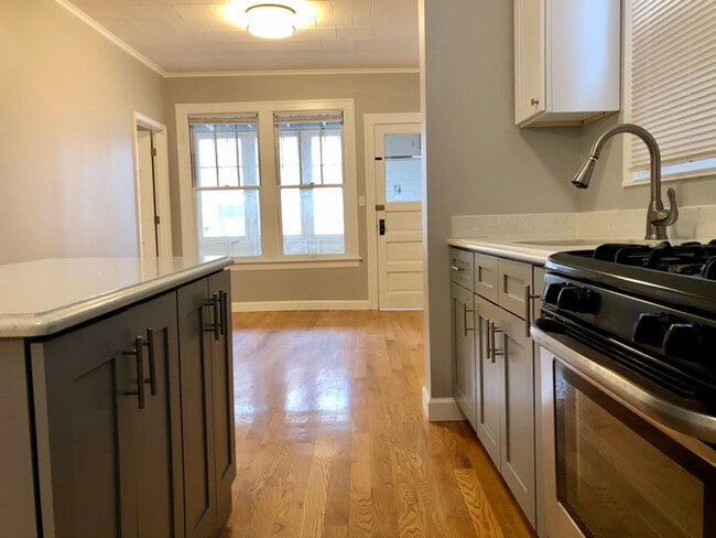 Building Photo - 2156 W 18th Pl