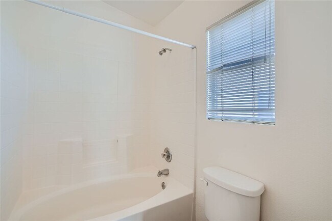 Building Photo - Henderson 2 bedroom townhome