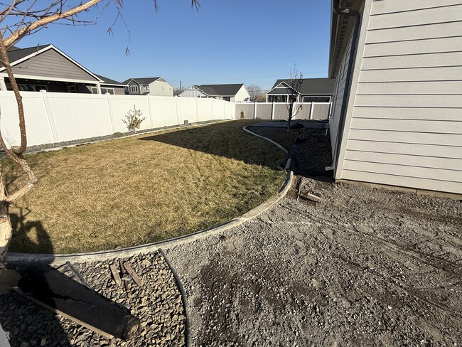 Building Photo - 303 Emerald Ave