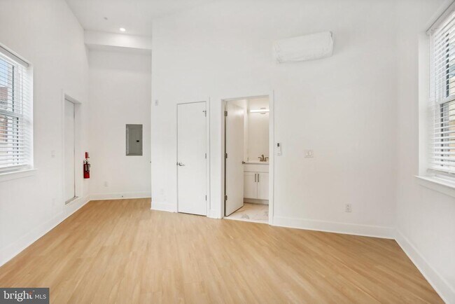 Foto del edificio - 3952-54 Lancaster Ave