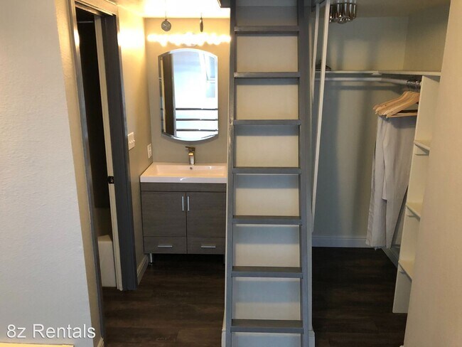 Foto del edificio - 1 br, 1 bath House - 1825 Marine St  #11