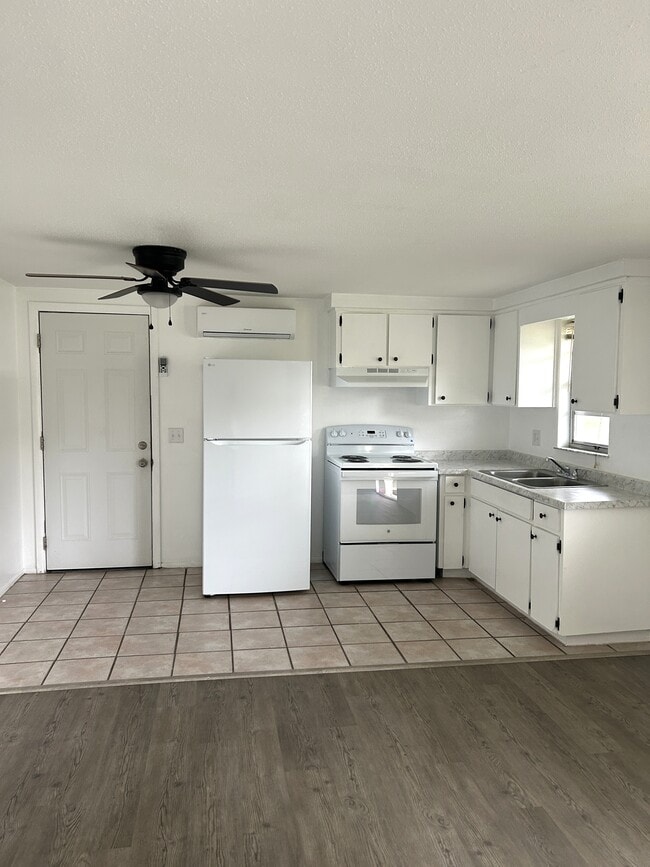 Building Photo - 8129 Cass Rd