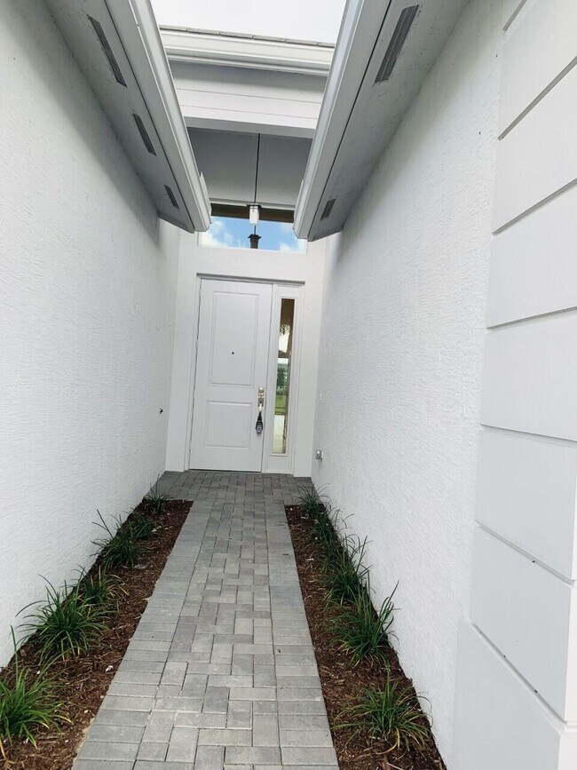 Building Photo - 11933 SW Poseidon Way