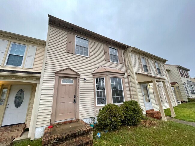Foto del edificio - 3 bedroom townhome! Fenced backyard.