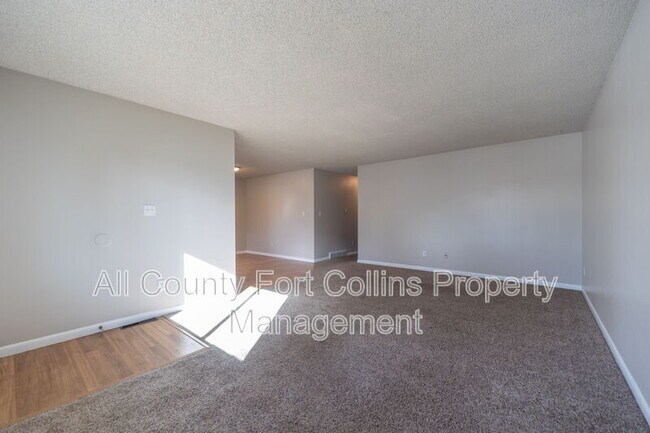 Foto del edificio - 2812 Parklake Dr