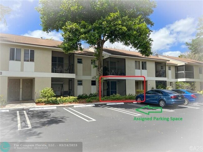 Building Photo - 702 Gardens Dr