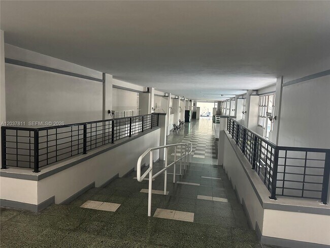 Foto del edificio - 7420 W 20th Ave