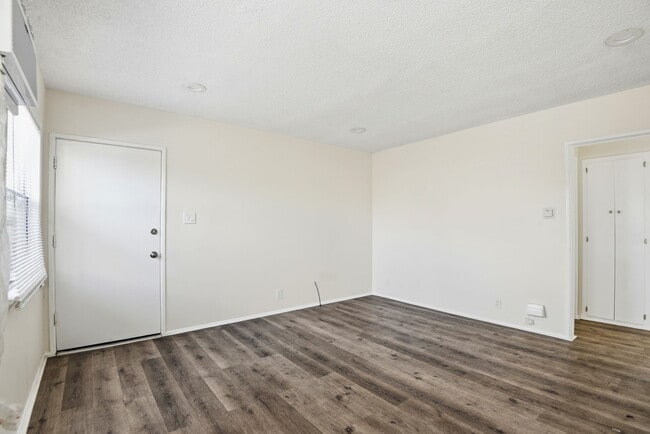 Foto del edificio - 1112 W 92nd St