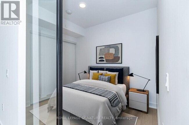 Building Photo - 758 Dovercourt Rd