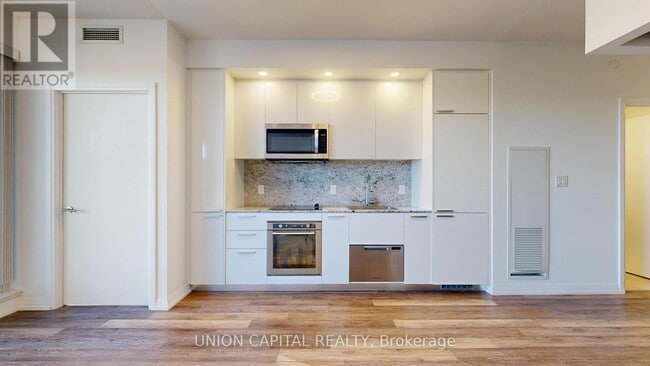 Building Photo - 75 Canterbury Pl