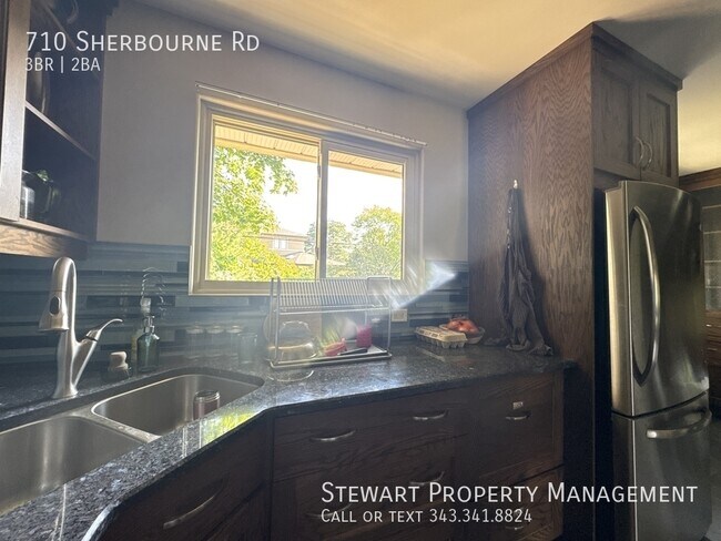 Photo du bâtiment - 710 Sherbourne Rd