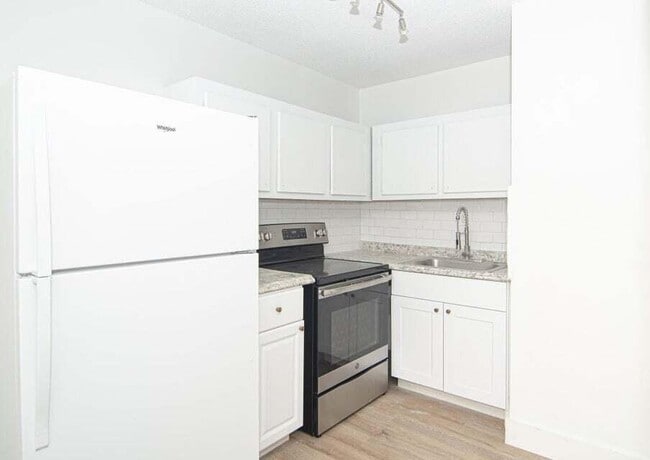 Building Photo - 1605 SW 11th Ct
