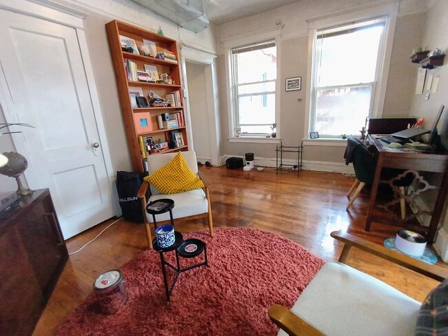 Dining Room - 3516 Broadway N