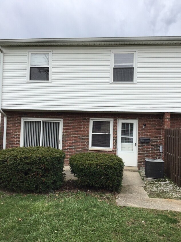 Foto principal - 1615 Winfield Park Dr