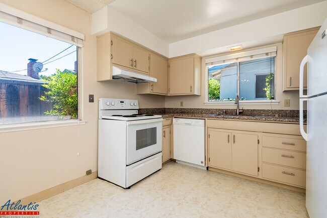 Building Photo - 1323 Kingfisher Way