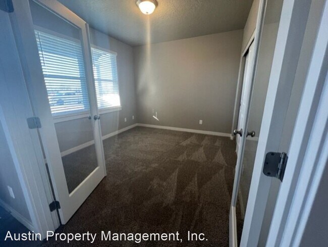 Building Photo - 4 br, 2.5 bath House - 1904 SW 39th Street