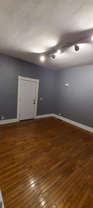 Living Room2 - 530 Russell St