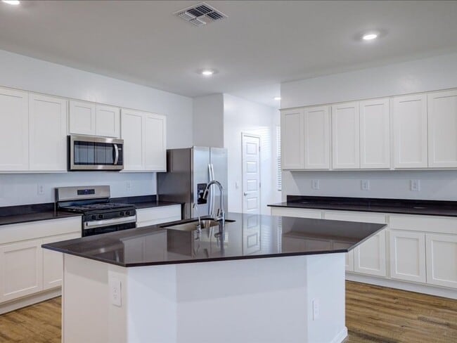 Foto del edificio - 4 Bedroom 2 Bathroom BRAND NEW HOME!