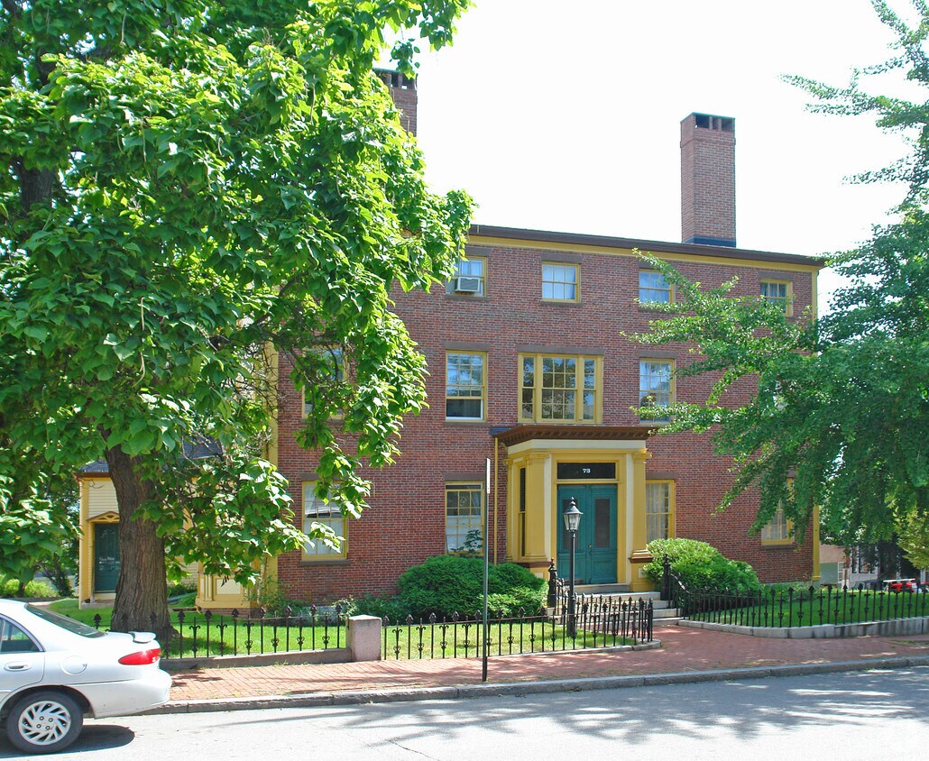 Building Photo - 73 Brackett St