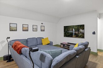 Building Photo - 250 Mt Della Rd