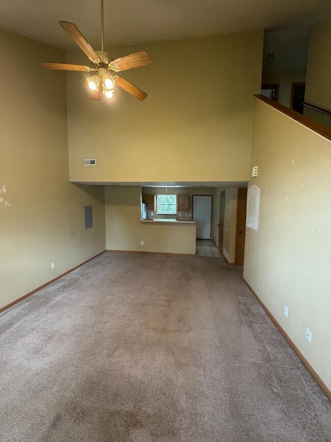 Building Photo - 104 SouthWoods Court - A