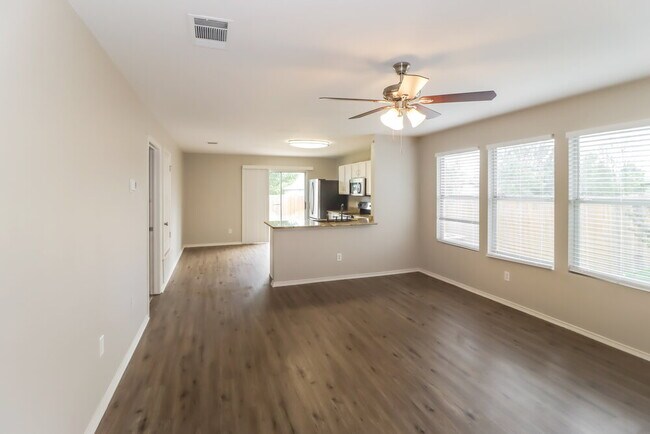 Foto del edificio - 510 Riverway Ln