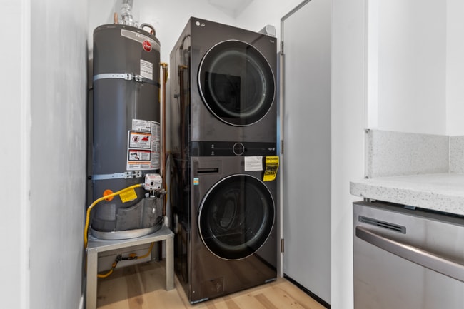 Building Photo - 1524 N Sycamore St