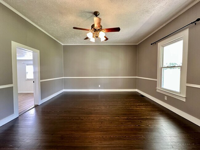 Foto del edificio - Charming 3 Bedroom Home for Rent – Recentl...