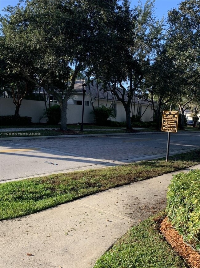 Foto del edificio - 2518 Bay Pointe Ct