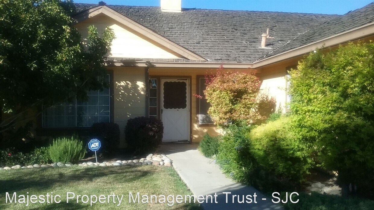 Primary Photo - 4 br, 2 bath House - 5220 Barbados Ct