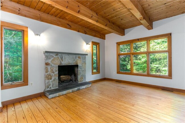 Building Photo - 118 Carrs Trail