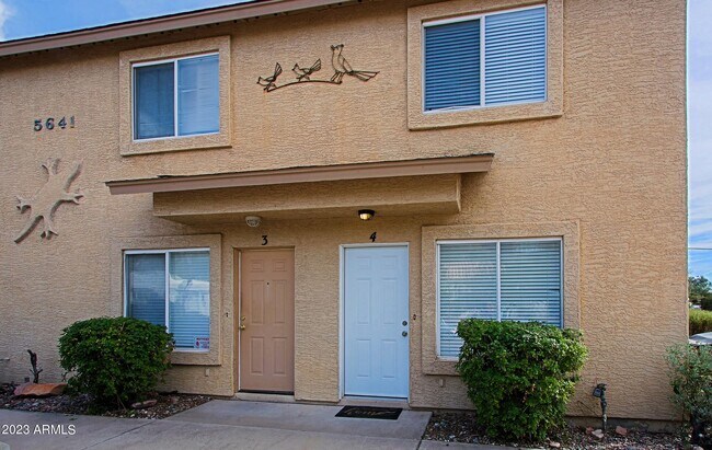 Building Photo - 5641 S Jacaranda Rd