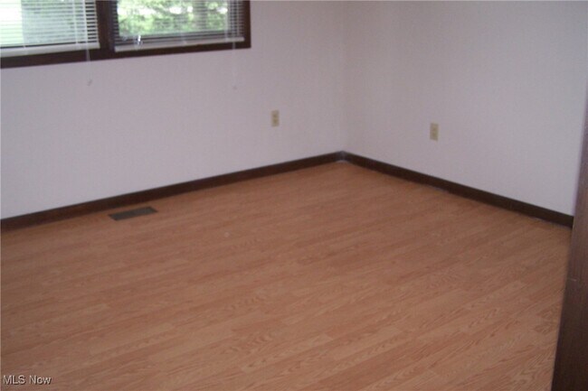 Building Photo - 14745 Hillcrest Ave