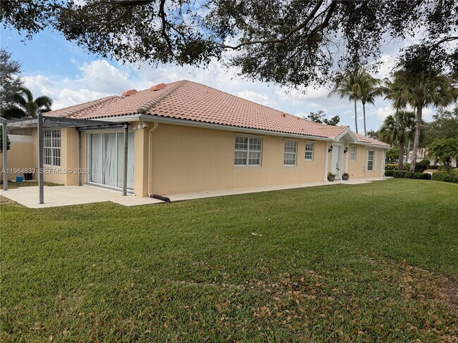 Foto del edificio - 8270 Eleuthera Ln