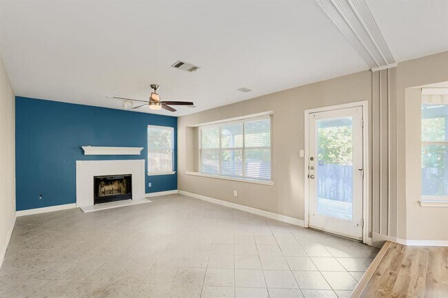 Foto del edificio - 17204 Village Glen Rd