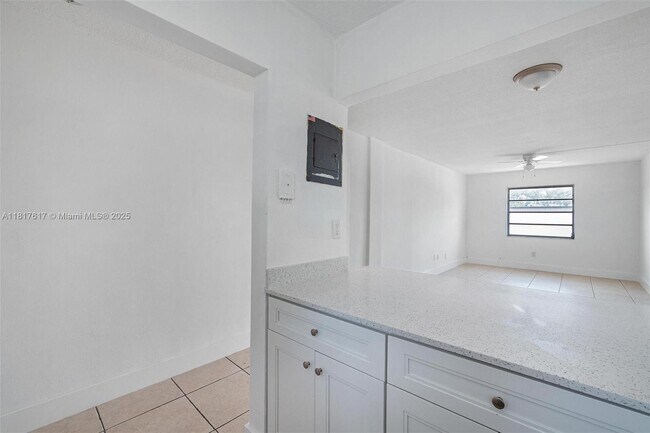 Foto del edificio - 405 W 11th St