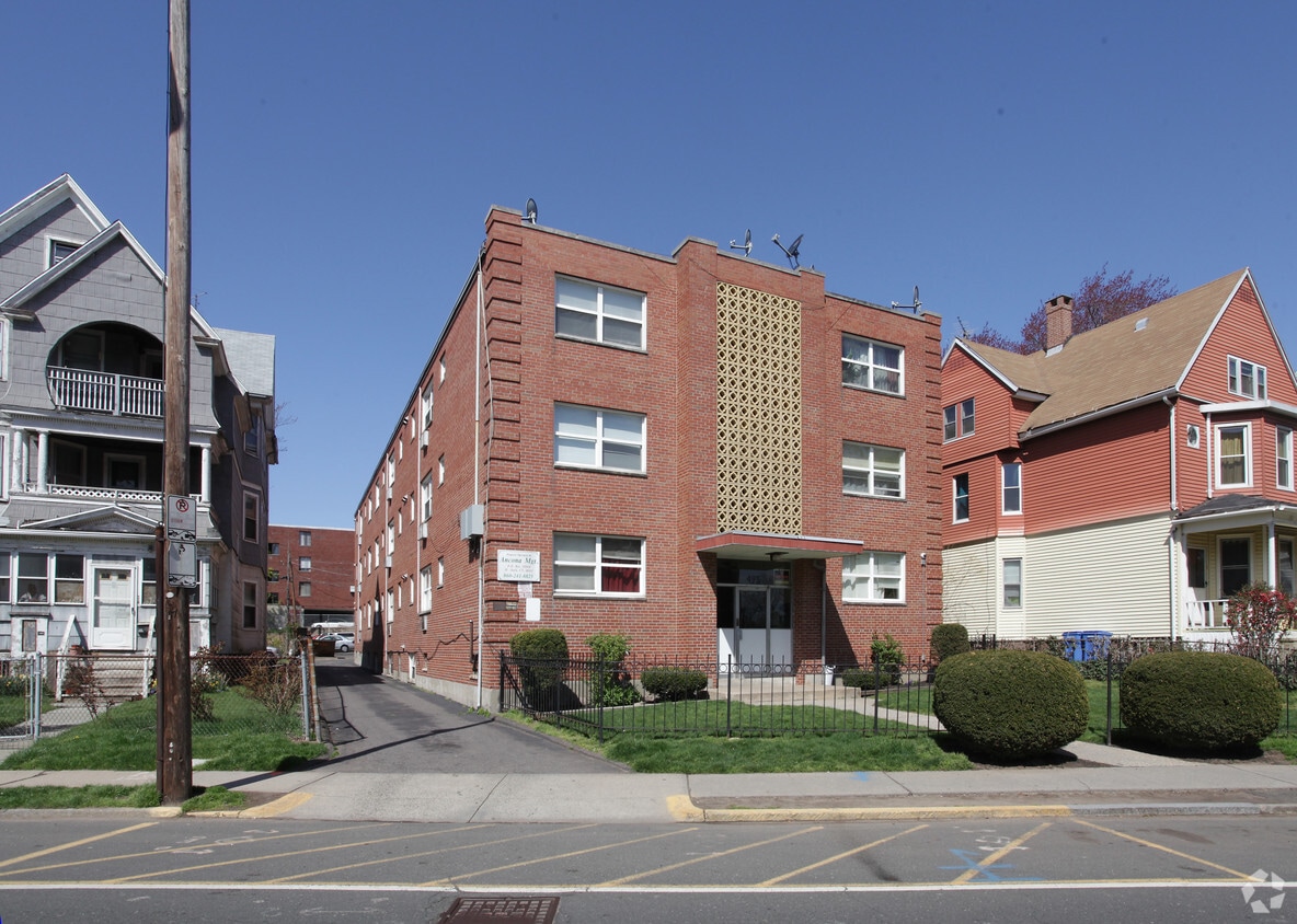 Primary Photo - 495 Maple Ave
