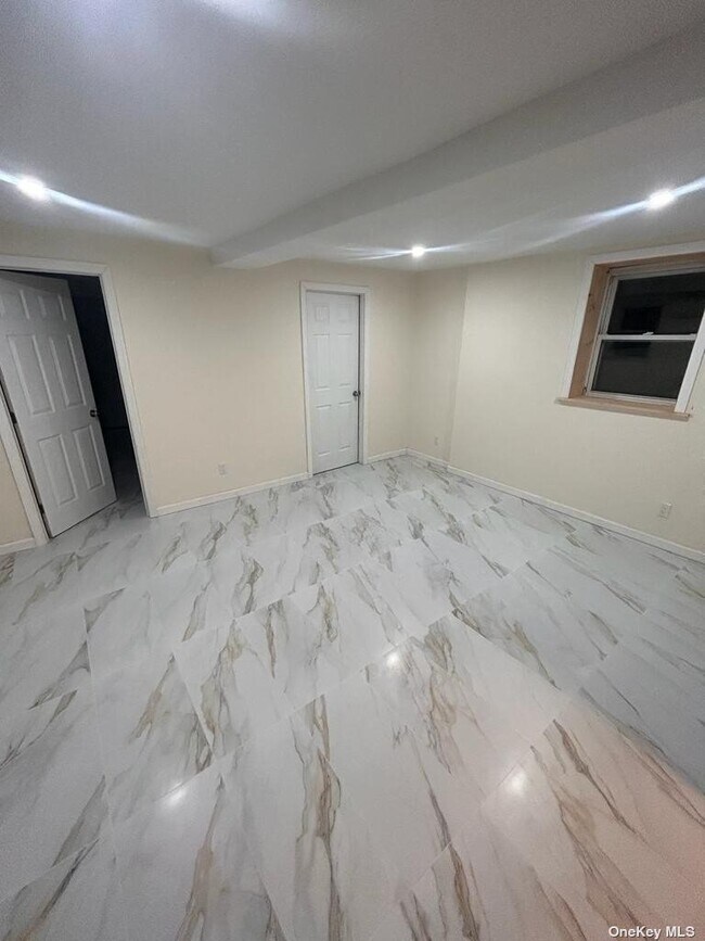 Foto del edificio - 729 E 93rd St