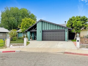 Building Photo - 2611 Willow Ct