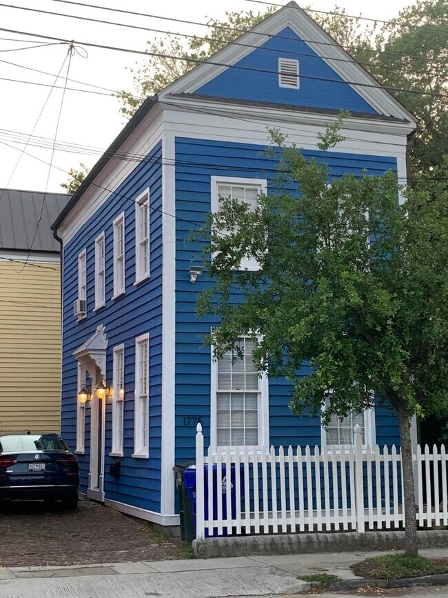 Foto del edificio - 177 Saint Philip St