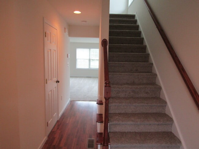 Building Photo - 318 Mount Olive Ln