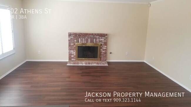 Foto del edificio - Desirable Canyon Crest Home